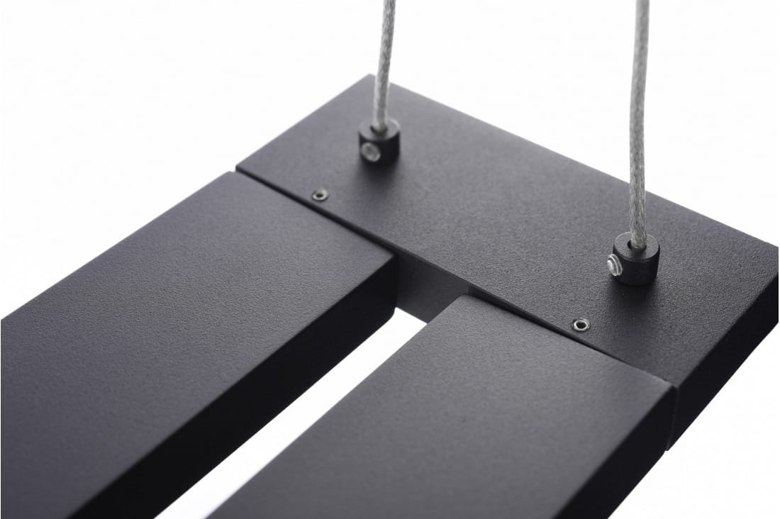 Czarna lampa wisząca LED 2-punktowa Flash 160 z dwoma kwadratowymi panelami. Ujęcie z góry, pokazujące detale mocowania i linki. Powierzchnia matowa, minimalistyczny design, idealna do nowoczesnych wnętrz.