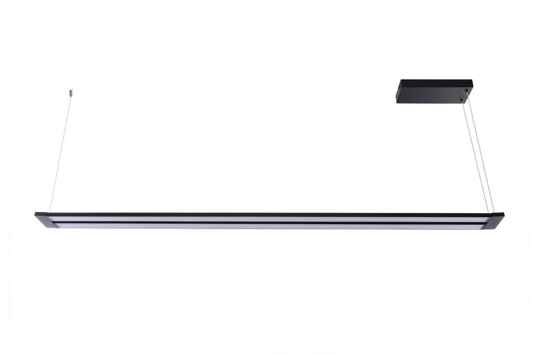 Czarna lampa wisząca Flash 130, 2-punktowa, o długości 130 cm, z dwoma zawieszeniami. Wyposażona w źródło światła LED o temperaturze barwowej 3000K, minimalistyczny design, montowana sufitowo.