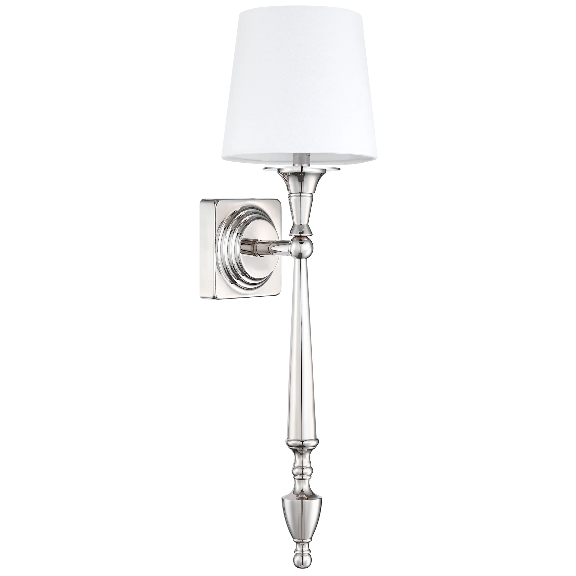 Kinkiet Austin 1-punktowy w kolorze niklowym, z białym abażurem. Posiada prostą, elegancką konstrukcję z ozdobnymi detalami i prostokątną podstawą. Ujęcie z boku, produkt zamontowany na ścianie.