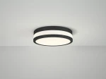 Plafon LED Kari 22 w kolorze czarnym, okrągły, z dwoma białymi paskami. Zainstalowany na suficie, prezentuje minimalistyczny design. Idealny do nowoczesnych wnętrz, zapewnia równomierne oświetlenie. Tło w jasnoszarym kolorze.