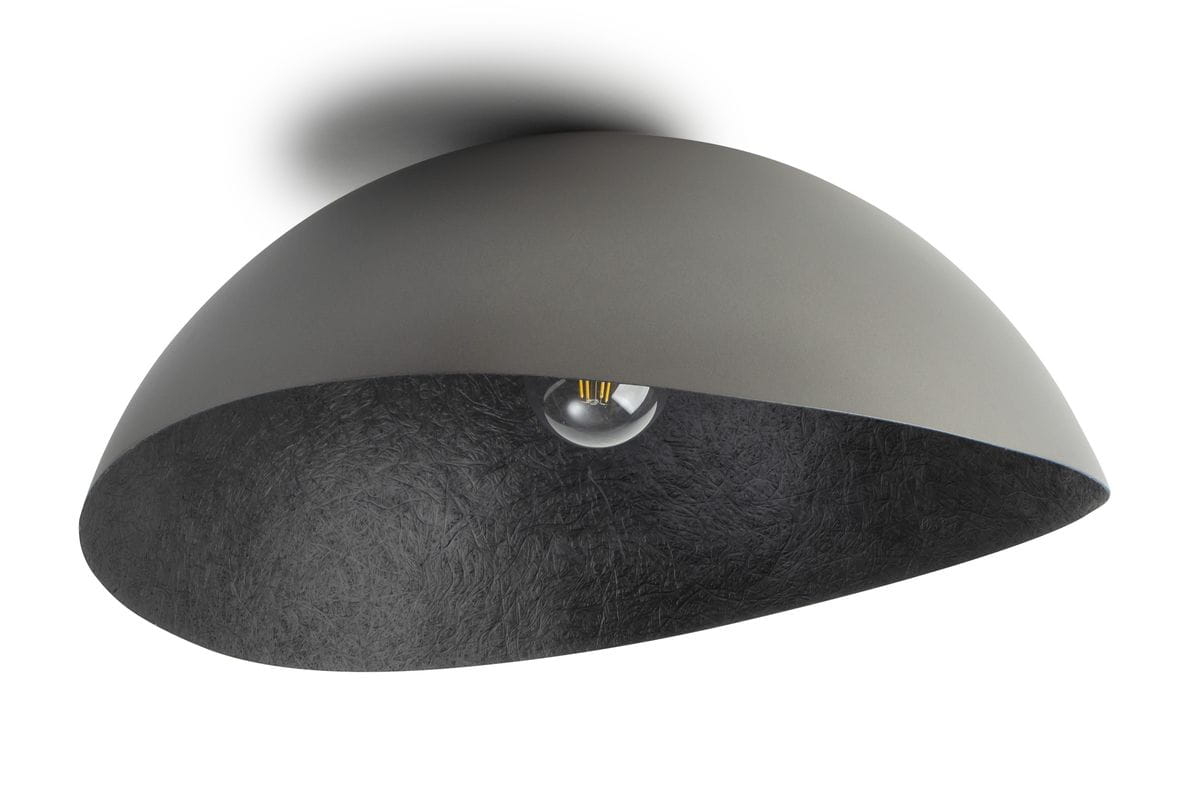 Lampa sufitowa Solaris XL 1-punktowa w kolorze srebrnym z czarnym wnętrzem, w kształcie półkuli. Widoczne źródło światła w środku, montowana na suficie, z matową powierzchnią. Idealna do nowoczesnych wnętrz.