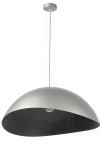 Lampa wisząca Solaris XL w kolorze srebrnym z czarnym wnętrzem. Okrągły klosz o półkulistym kształcie, zawieszony na cienkich linkach. Prosta, nowoczesna forma, idealna do wnętrz. Wymiary oraz inne detale nie są widoczne.