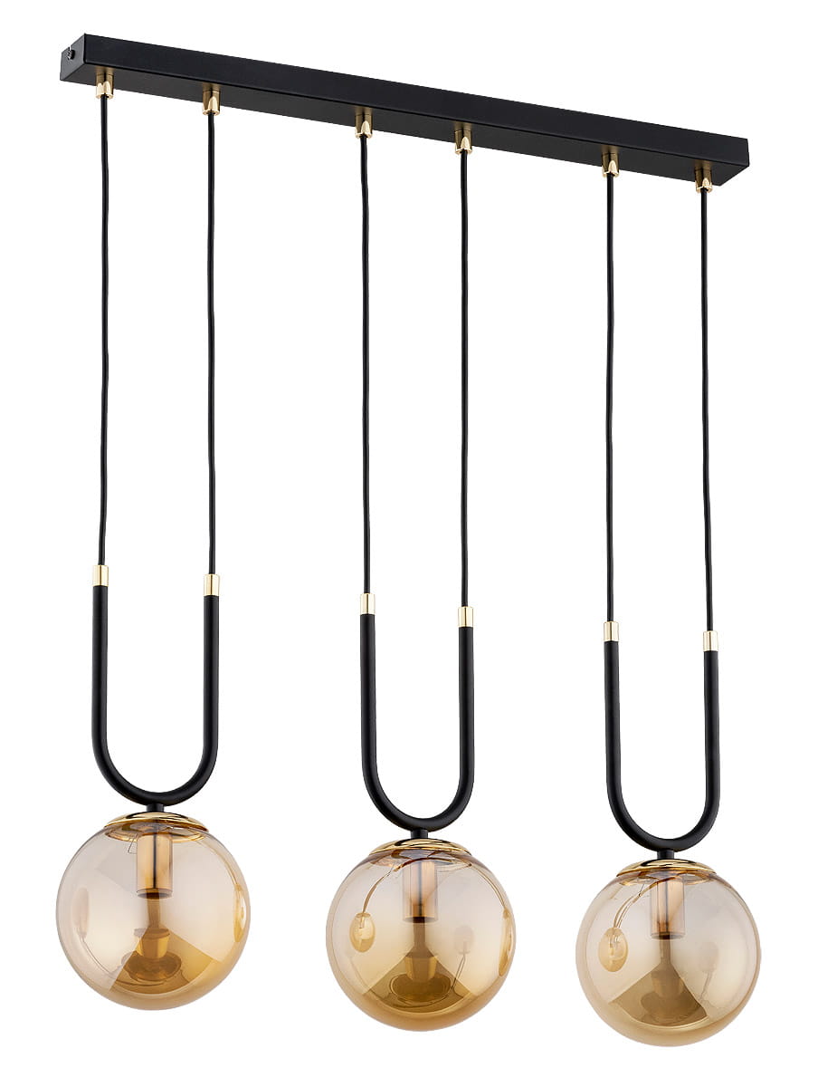 Lampa wisząca Gemma 3-punktowa w kolorze czarnym i złotym, z trzema szklanymi kloszami w odcieniu bursztynowym, zawieszona na prostokątnej podstawie. Klosze mają okrągły kształt, a przewody są w kolorze czarnym z metalowymi elementami.