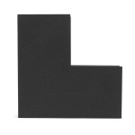 Łącznik kątowy do szyn magnetycznych w kolorze czarnym, w kształcie litery L. Produkt ma matową powierzchnię, z widocznymi liniami i prostymi krawędziami. Ujęcie frontalne, ukazujące narożnik, idealny do montażu na suficie lub ścianie.