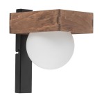 Kinkiet Bloom 1-punktowy w kolorze czarnym i brązowym, z drewnianą podstawą i białą, okrągłą kloszem. Produkt zamontowany na ścianie, widoczny z boku, z eleganckim minimalistycznym designem.