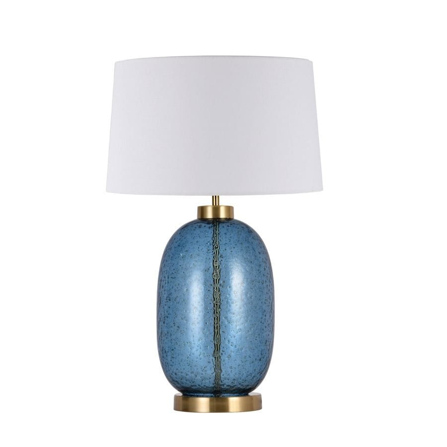 Lampa stołowa Amur 1xE27 LP-919/1T w kolorze błękitnym z szklanym, teksturowanym korpusem oraz białym abażurem. Ustawiona frontalnie na złotej podstawie, z widocznym detalem w postaci ozdobnej linii wzdłuż korpusu.