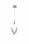 Lampa wisząca Mariposa 1xLED/8W w złotym wykończeniu, z przezroczystymi, teksturowanymi skrzydłami. Zawieszona na długim, metalowym przewodzie z ozdobnym elementem w kształcie kuli, w ujęciu frontalnym. Idealna do nowoczesnych wnętrz.