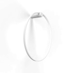 Kinkiet LED Mirror D60 w kształcie okręgu, o białym kolorze, zamontowany na ścianie. Posiada moc 35W, stopień ochrony IP44, z możliwością regulacji temperatury barwowej (CCT). Prosty, nowoczesny design bez widocznych detali dekoracyjnych.