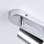 Lampa sufitowa Belize z trzema spotami, wykonana z chromowanego metalu. Ujęcie z bliska na uchwyt mocujący, z widocznym elementem montażowym i lśniącą, gładką powierzchnią. Idealna do nowoczesnych wnętrz.