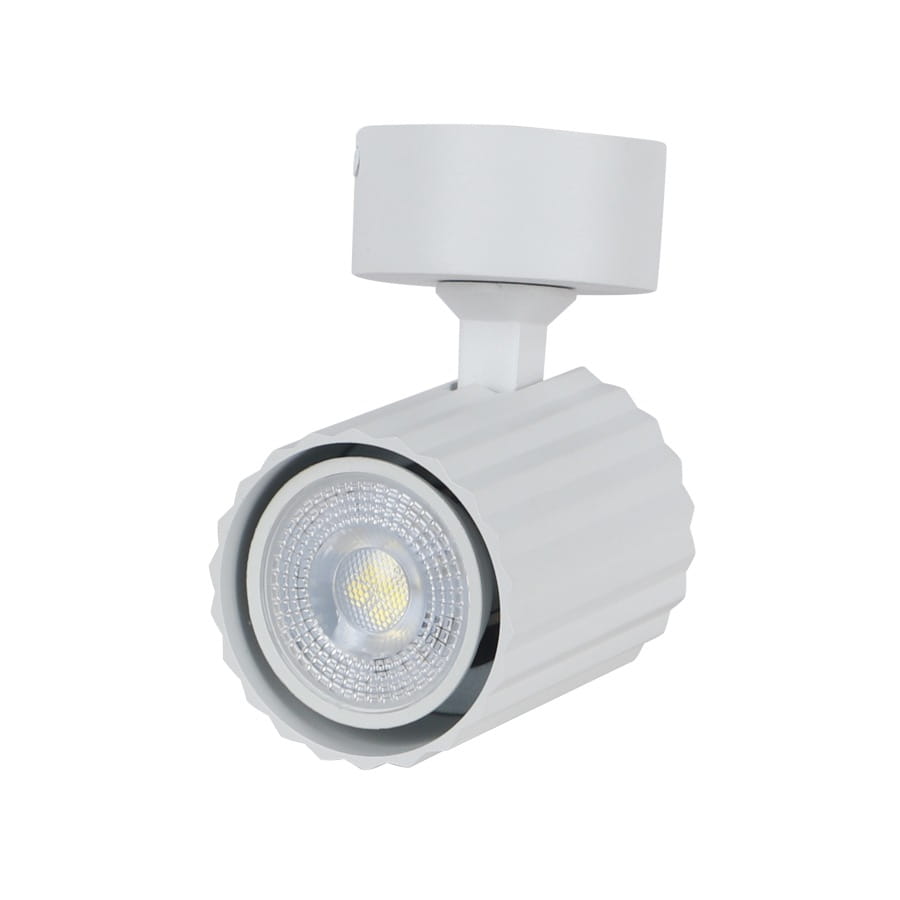 Lampa sufitowa Tokio w kolorze białym, z jedną oprawą GU10. Posiada cylindryczny kształt z rowkowaną fakturą. Ujęcie z boku, pokazujące zamontowany spot z widoczną soczewką. Idealna do oświetlenia wnętrz.