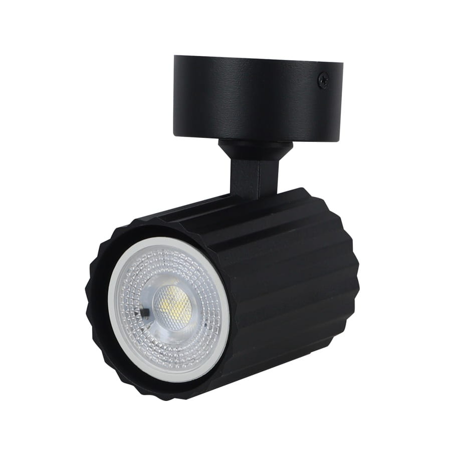Lampa sufitowa Tokio w kolorze czarnym, z pojedynczym spotem na żarówkę GU10. Owalny korpus z teksturowaną powierzchnią, zamontowany na okrągłej podstawie. Kąt ujęcia z boku, ukazujący detale lampy oraz jej nowoczesny design.
