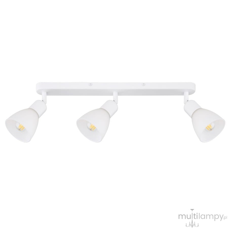 Biała lampa sufitowa typu spot z trzema abażurami, każdy z miejscem na żarówkę 14W. Ułożona poziomo na prostokątnej podstawie, z lekko zaokrąglonymi krawędziami. Abażury skierowane w różne strony.