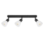 Lampa sufitowa Malta w kolorze czarnym z trzema kloszami w białym kolorze. Klosze mają kształt stożkowy, zamontowane na prostokątnej podstawie, idealna do oświetlenia wnętrz. Ujęcie frontalne, produkt wiszący.