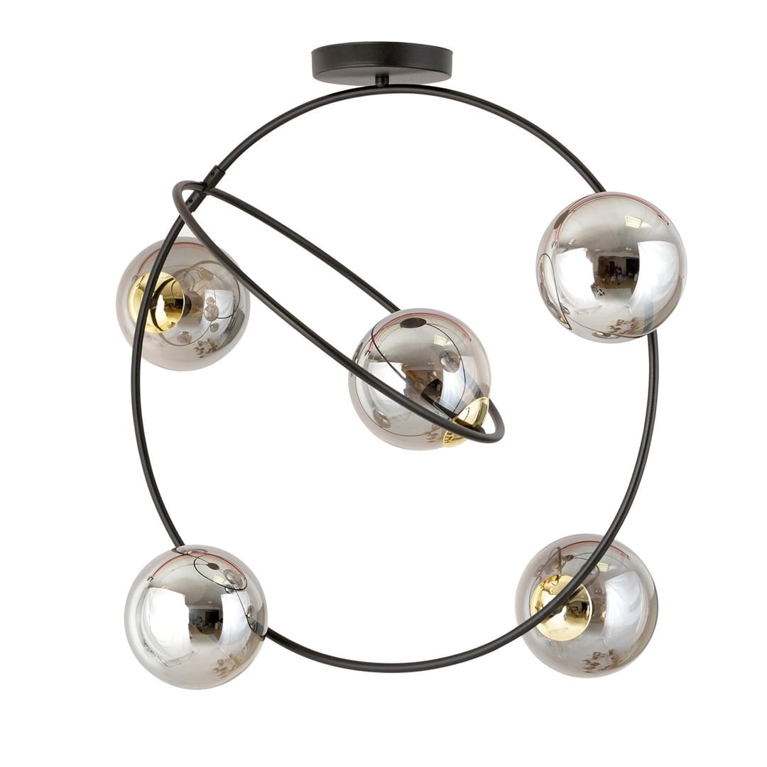 Lampa sufitowa Stardom w kolorze czarnym i grafitowym z pięcioma kulistymi kloszami. Metalowa konstrukcja z okrągłą podstawą, klosze w odcieniu szarym z połyskiem. Ujęcie z góry, ukazujące nowoczesny design i kształt.
