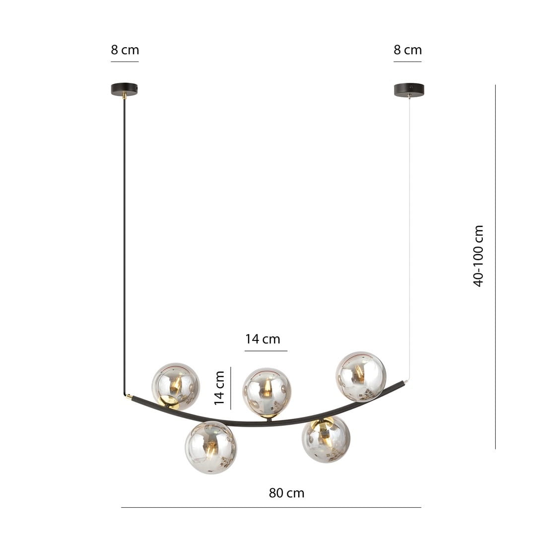 Lampa wisząca Ritz w kolorze czarnym i grafitowym, z pięcioma okrągłymi kloszami o średnicy 14 cm, zawieszona na metalowym elemencie. Wysokość regulowana od 40 do 100 cm, szerokość 80 cm. Klosze przezroczyste, z widocznymi źródłami światła.
