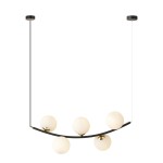 Lampa wisząca Ritz 5xE14 w kolorze czarnym i białym. Posiada pięć okrągłych kloszy z białego szkła, zawieszonych na zakrzywionej, czarnej ramie. Montowana na suficie, z metalową podstawą w kolorze złotym.