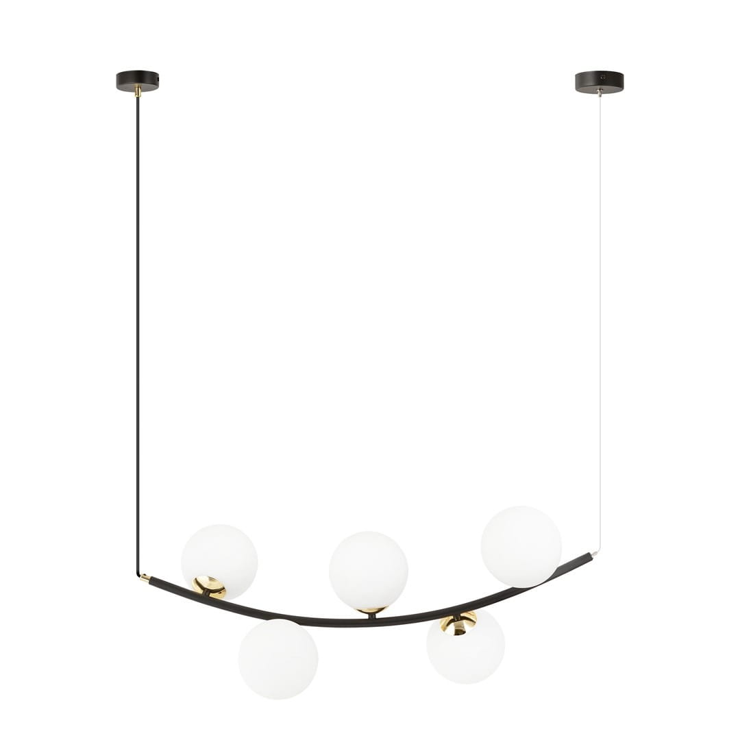 Lampa wisząca Ritz 5xE14 w kolorze czarnym i białym, z pięcioma okrągłymi kloszami z matowego szkła zawieszonymi na łukowatej metalowej podstawie. Klosze mają złote detale, lampa zawieszona na cienkim, prostym przewodzie.