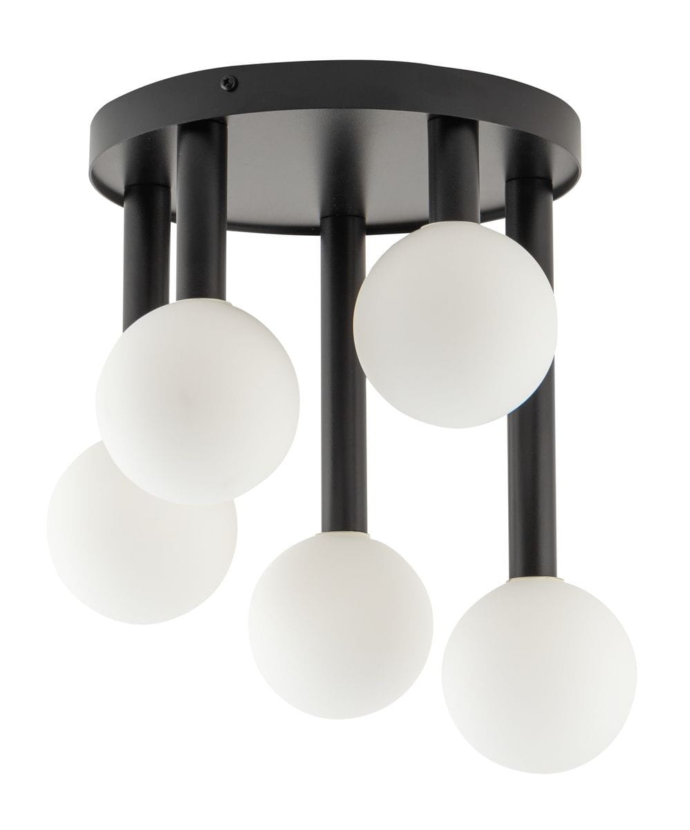 Lampa sufitowa Perla, czarna/biała, z pięcioma okrągłymi kloszami z matowego szkła, zamontowana na okrągłej, czarnej podstawie. Klosze są umieszczone na wydłużonych, prostych ramionach, skierowanych w dół.