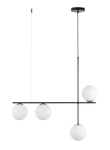 Lampa wisząca Silia z czarną metalową konstrukcją i czterema białymi kulistymi kloszami. Ułożona w poziomie, zawieszona na cienkim przewodzie. Prosty, nowoczesny design, idealna do wnętrz. Tło białe, podkreślające produkt.