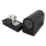 Grafitowy kinkiet elewacyjny Luna Duo z dwoma gniazdami GU10. Produkt w formie cylindrycznej, z widoczną podstawą montażową oraz miejscem na żarówki. Ujęcie z boku, odsłaniające detale konstrukcji. Idealny do oświetlenia ogrodów i elewacji.