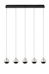 Lampa wisząca Sentubal z pięcioma źródłami LED, o czarnej podstawie i szklanych kloszach w formie kul. Produkt zawieszony na cienkich linkach, umieszczony na prostokątnej, czarnej podsufitce. Klosze mają przezroczyste górne części i czarne dolne.