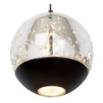 Lampa wisząca Sentubal z pięcioma źródłami LED, o czarnej dolnej części i przezroczystym kloszu z bąbelkami. Ujęcie z boku, zawieszona na czarnym przewodzie, o okrągłym kształcie, idealna do nowoczesnych wnętrz.