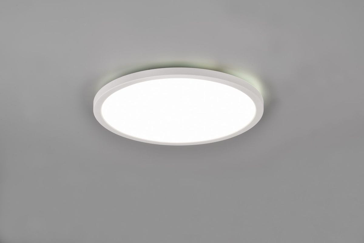 Plafon Aureo D29 w kolorze białym, okrągły, zamontowany na suficie. Posiada jedną diodę LED o mocy 18W oraz funkcję RGB sterowaną pilotem. Gładka powierzchnia zapewnia nowoczesny wygląd i równomierne oświetlenie.