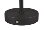 Czarna lampa stołowa Jeff z podstawą okrągłą i włącznikiem, wykonana z metalu. Widok z boku, ukazujący szczegóły podstawy oraz przycisk. Produkt o wysokości dostosowanej do biurka lub stolika nocnego.