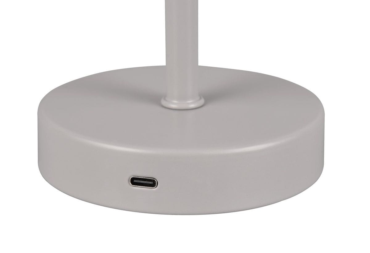 Stołowa lampa Jeff w kolorze szarym z podstawą o okrągłym kształcie. Widoczny port USB-C do ładowania. Produkt ukazany z boku, z bliska na detal podstawy, bez widocznego klosza.