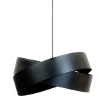 Lampa wisząca Tornado 3xE27 w kolorze czarnym, składająca się z dwóch skręconych, matowych pasków. Produkt zawieszony na cienkim przewodzie, ukazany z boku, podkreślający nowoczesny, minimalistyczny design.