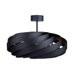 Lampa sufitowa Vento czarna z 4 gniazdami E27, o nowoczesnym designie. Posiada spiralny kształt z matowego materiału. Widok z dołu, z zamontowanym mocowaniem na suficie. Idealna do aranżacji wnętrz.