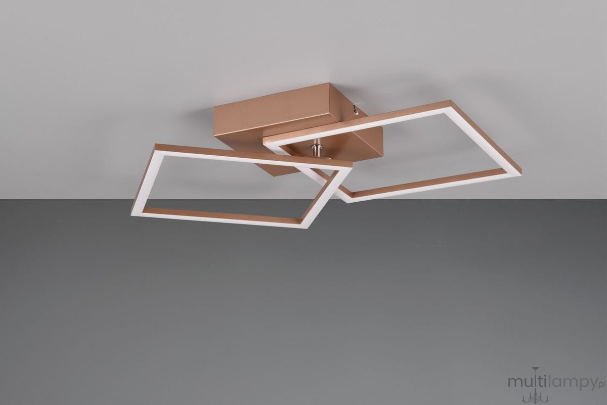 Brązowa lampa sufitowa Trail z dwoma źródłami światła LED o mocy 20W, w nowoczesnym designie. Ujęcie z dołu pokazuje geometryczne ramki w kształcie prostokątów, zamontowane na prostokątnej podstawie. Tło w odcieniu szarości.