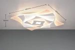 Plafon Akita w kolorze białym, wykonany z tworzywa sztucznego, o wymiarach 480mm x 480mm i wysokości 55mm. Kształt geometryczny z delikatnymi zaokrągleniami. Zawiera zintegrowane źródło światła LED o mocy 56W, obsługiwany pilotem.