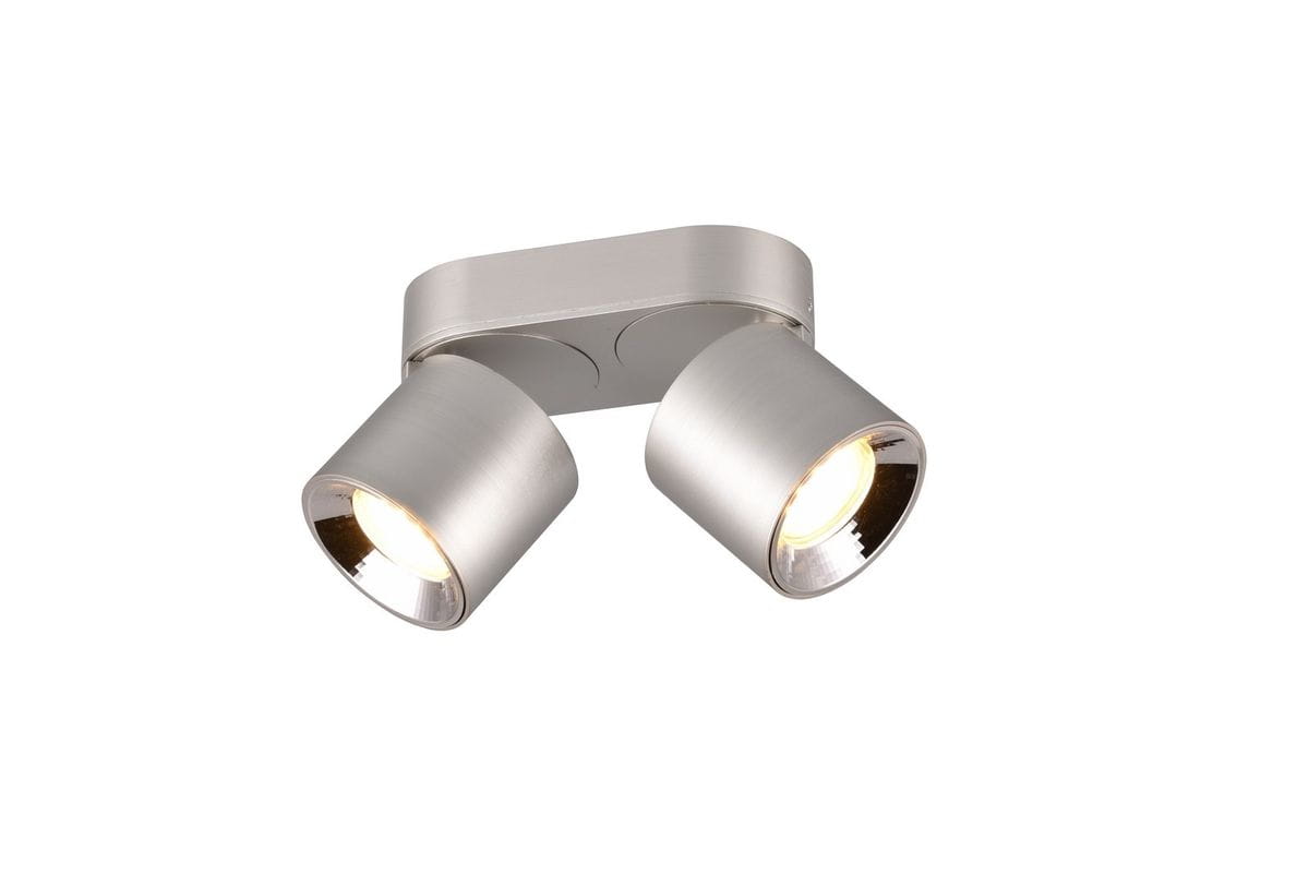 Lampa sufitowa Guayana w kolorze niklu z dwoma spotami na żarówki GU10. Ujęcie frontalne, pokazujące okrągłe klosze z metalicznym wykończeniem, zamontowane na prostokątnej podstawie.