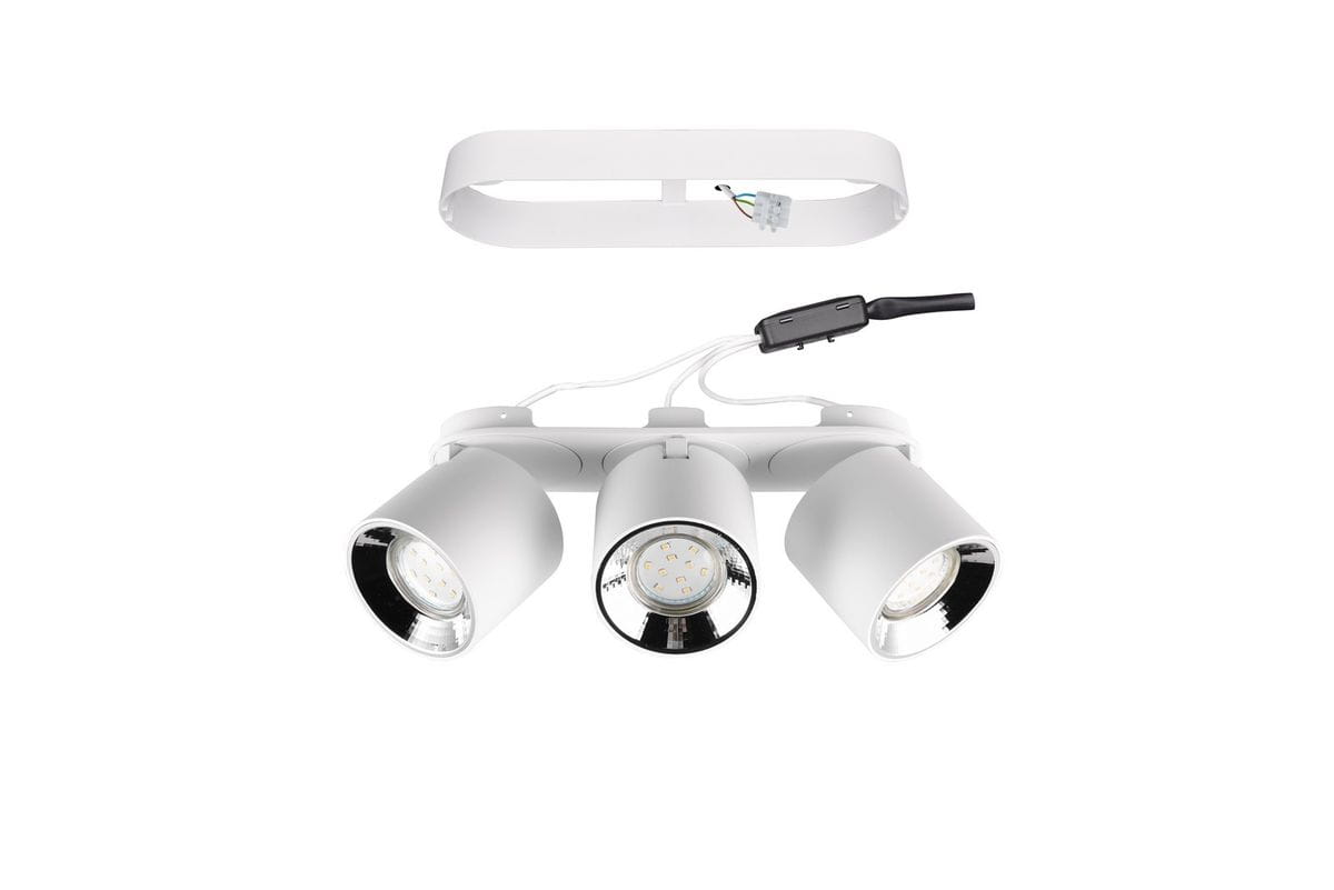 Lampa sufitowa Guayana w kolorze białym z trzema reflektorami GU10. Reflektory mają cylindryczny kształt z metalicznymi wykończeniami. Zamontowana na prostokątnej podstawie, z widocznym przewodem i złączem elektrycznym.