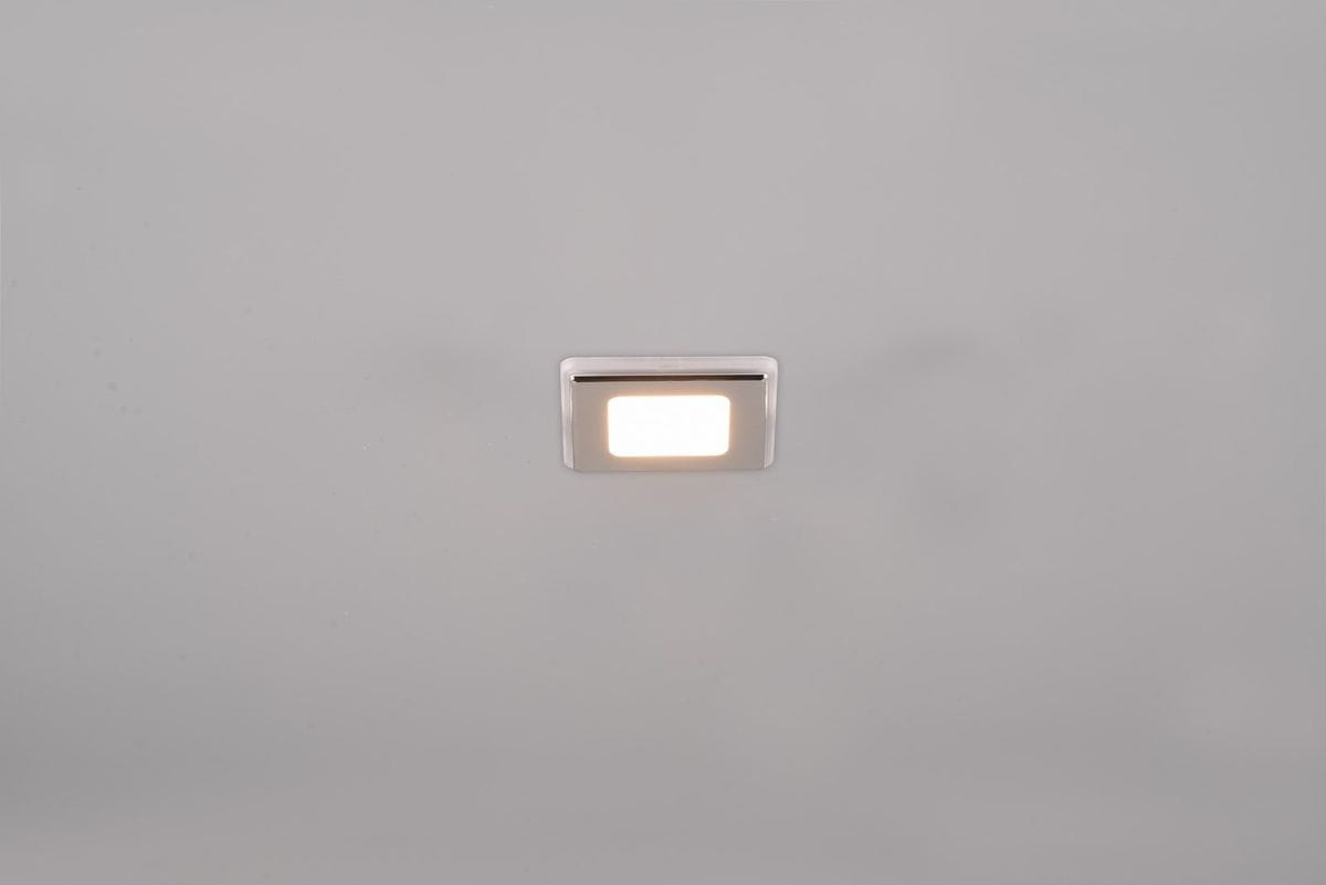 Oprawa sufitowa Nimbus w kolorze białym z dwoma modułami LED 5W, wbudowana w sufit. Widok frontalny, kwadratowy kształt z minimalistycznym designem. Oświetlenie IP44, odpowiednie do wilgotnych pomieszczeń.