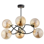Lampa wisząca Orbita Mix 6-punktowa w kolorze czarnym i złotym. Posiada sześć przeszklonych kul w odcieniu bursztynowym, umieszczonych na czarnych, zakrzywionych ramionach. Montaż sufitowy, widok z dołu, podkreślający nowoczesny design.