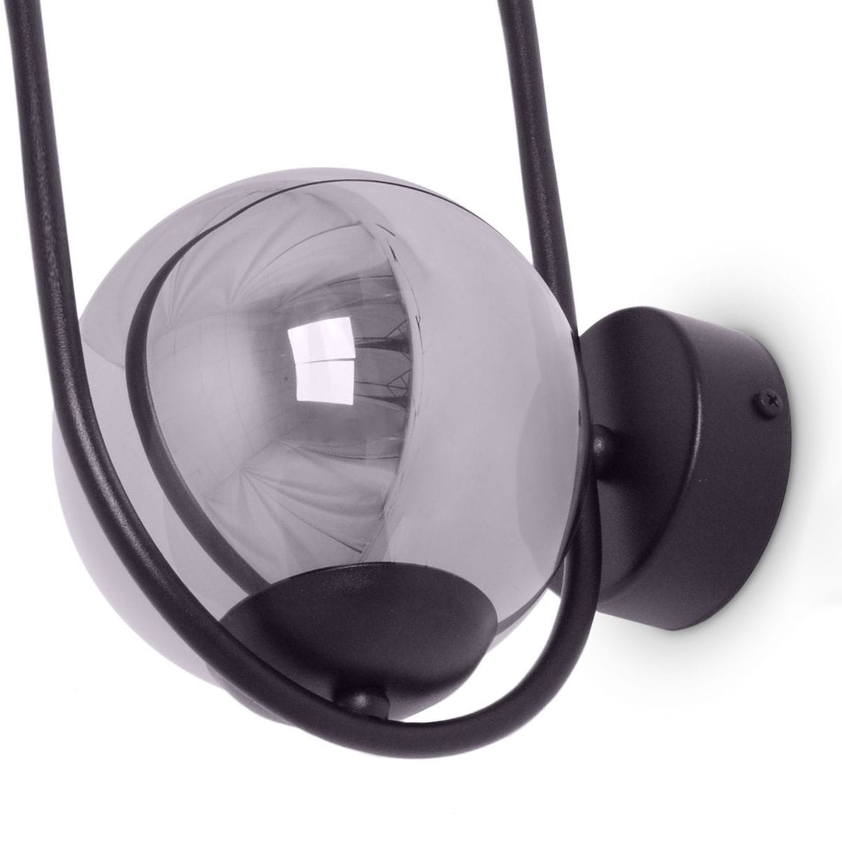 Kinkiet Davos 1xE14 w kolorze czarnym i grafitowym, z okrągłą, szklaną kloszową w odcieniu szaro-przezroczystym. Ułożony na ścianie, z metalowym mocowaniem i dekoracyjnym kształtem ramy. Idealny do nowoczesnych wnętrz.