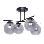 Lampa sufitowa Gamma z czarnym/grafitowym stelażem i czterema kulistymi kloszami w przezroczystym szkle. Ujęcie z dołu, produkt zamontowany na suficie, z widocznymi detalami mocowania i szkła. Idealna do nowoczesnych wnętrz.
