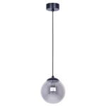 Lampa wisząca Gamma z jedną oprawą E14, w kolorze czarnym i grafitowym. Okrągła, przezroczysta kula ze szkła zawieszona na cienkim, czarnym przewodzie, z metalowym mocowaniem sufitowym. Ujęcie frontalne.
