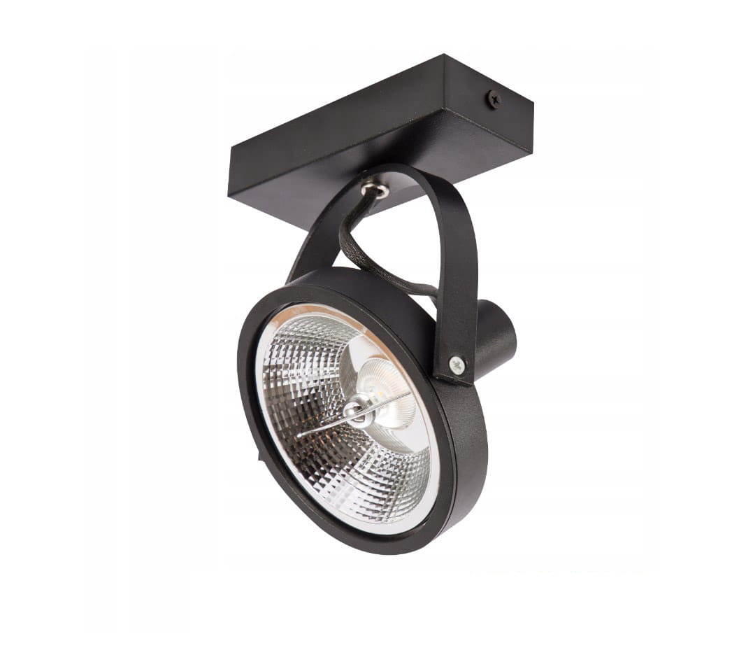 Czarna lampa sufitowa typu spot z jedną oprawą GU10 AR111. Okrągła czasza z metaliczną siatką, zamocowana na prostokątnej podstawie. Ujęcie z boku, pokazujące detal konstrukcji i mocowania. Idealna do oświetlenia wnętrz.