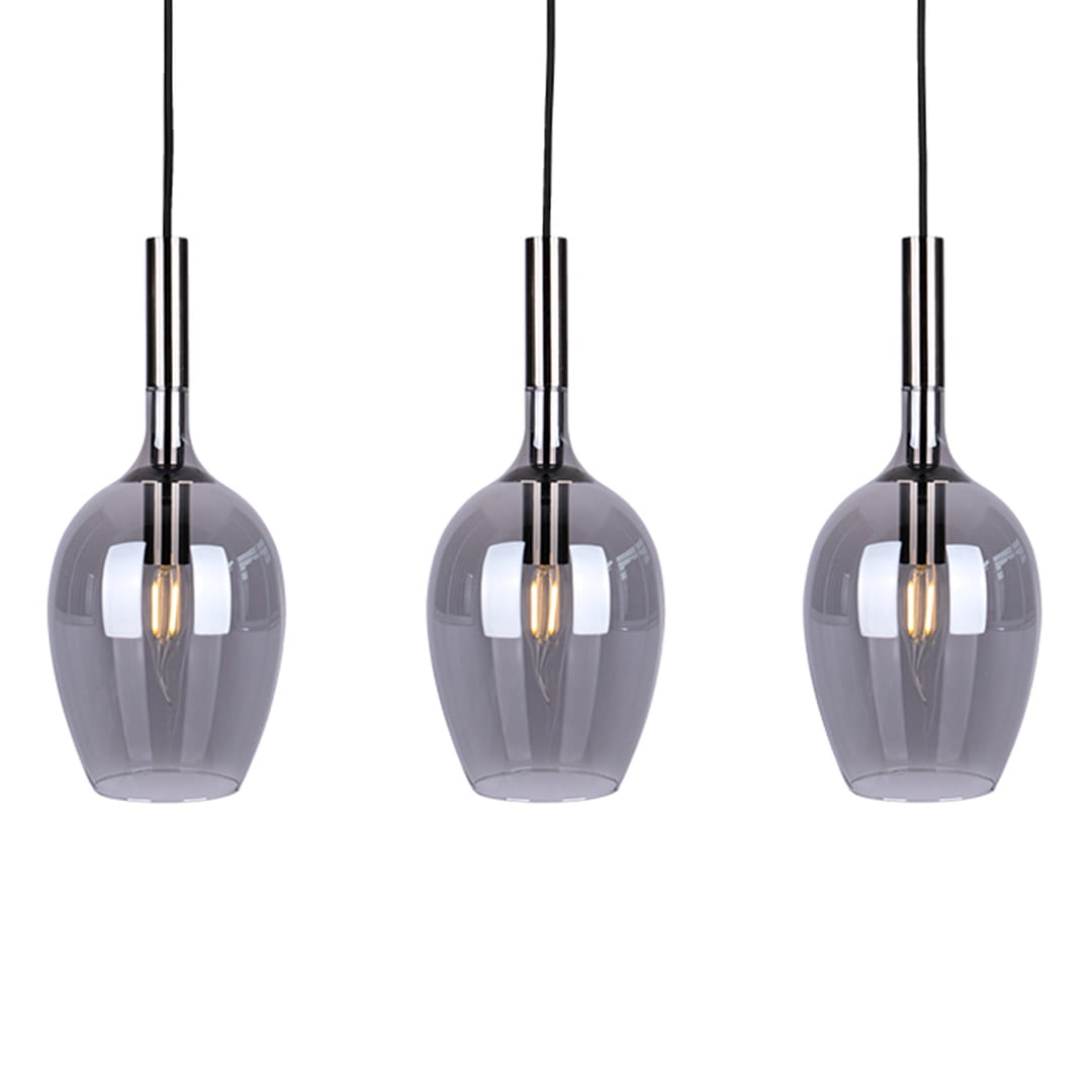 Lampa wisząca Lugano w kolorze chromu z trzema szklanymi kloszami w kształcie kropli w odcieniu szaro-przezroczystym. Klosze zawieszone na czarnych kablach. Produkt ma miejsce na trzy żarówki E14.