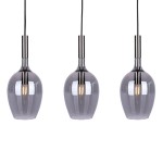 Lampa wisząca Lugano w kolorze chromu z trzema szklanymi kloszami w kształcie kropli w odcieniu szaro-przezroczystym. Klosze zawieszone na czarnych kablach. Produkt ma miejsce na trzy żarówki E14.