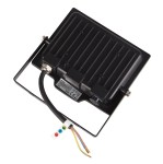Naświetlacz LED Ultron 30W z mocą 2400lm, o stopniu ochrony IP65. Przednia część w czarnym kolorze z żeberkowaniem dla lepszego odprowadzania ciepła, z zamocowanym uchwytem i przewodami elektrycznymi. Widok z góry, z boku.