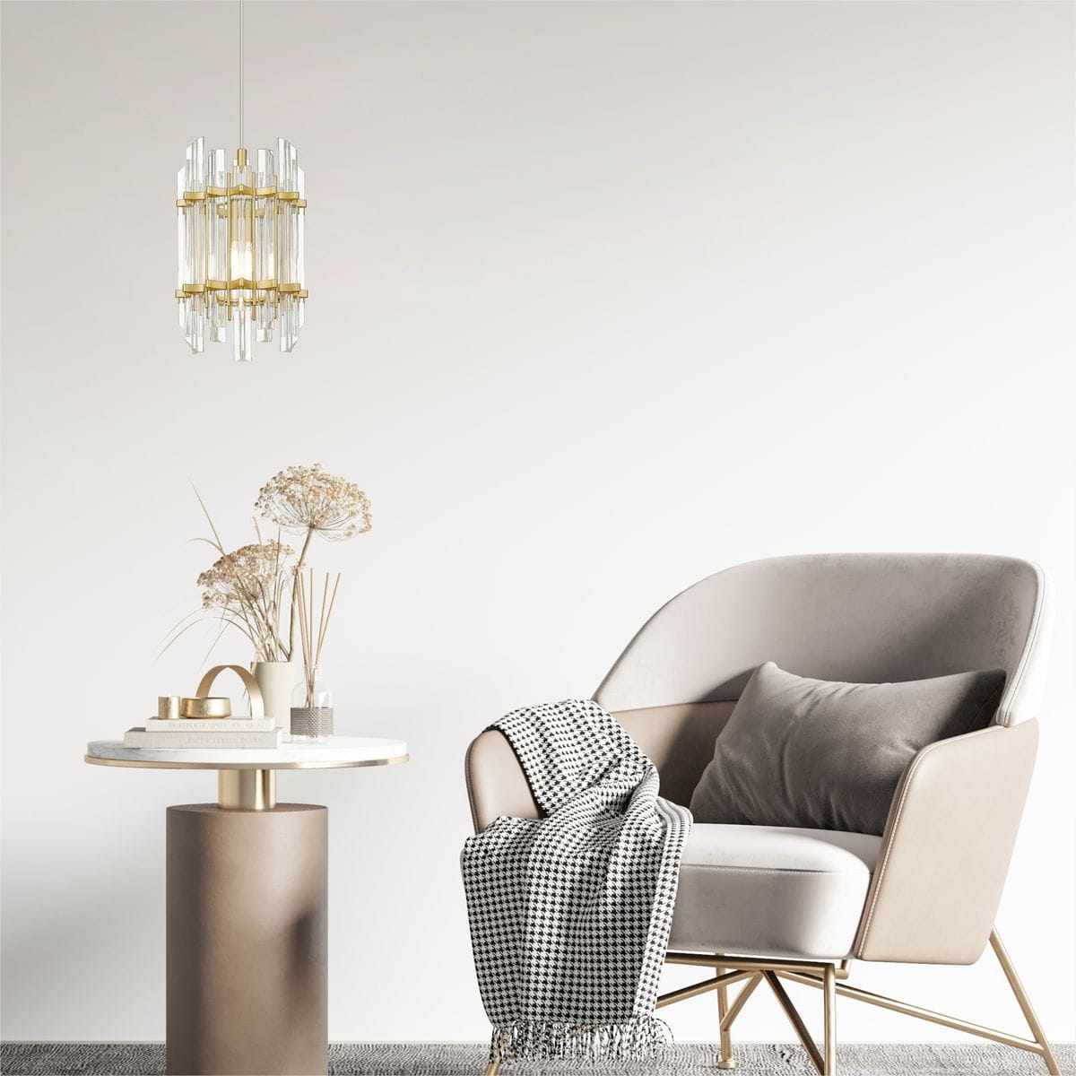 Lampa wisząca Alexandria 1xE14 w złotym kolorze, z przezroczystymi, prostokątnymi szklanymi elementami. Zawieszona nad okrągłym, białym stołem, w tle widoczny komfortowy fotel i dekoracyjne akcesoria.