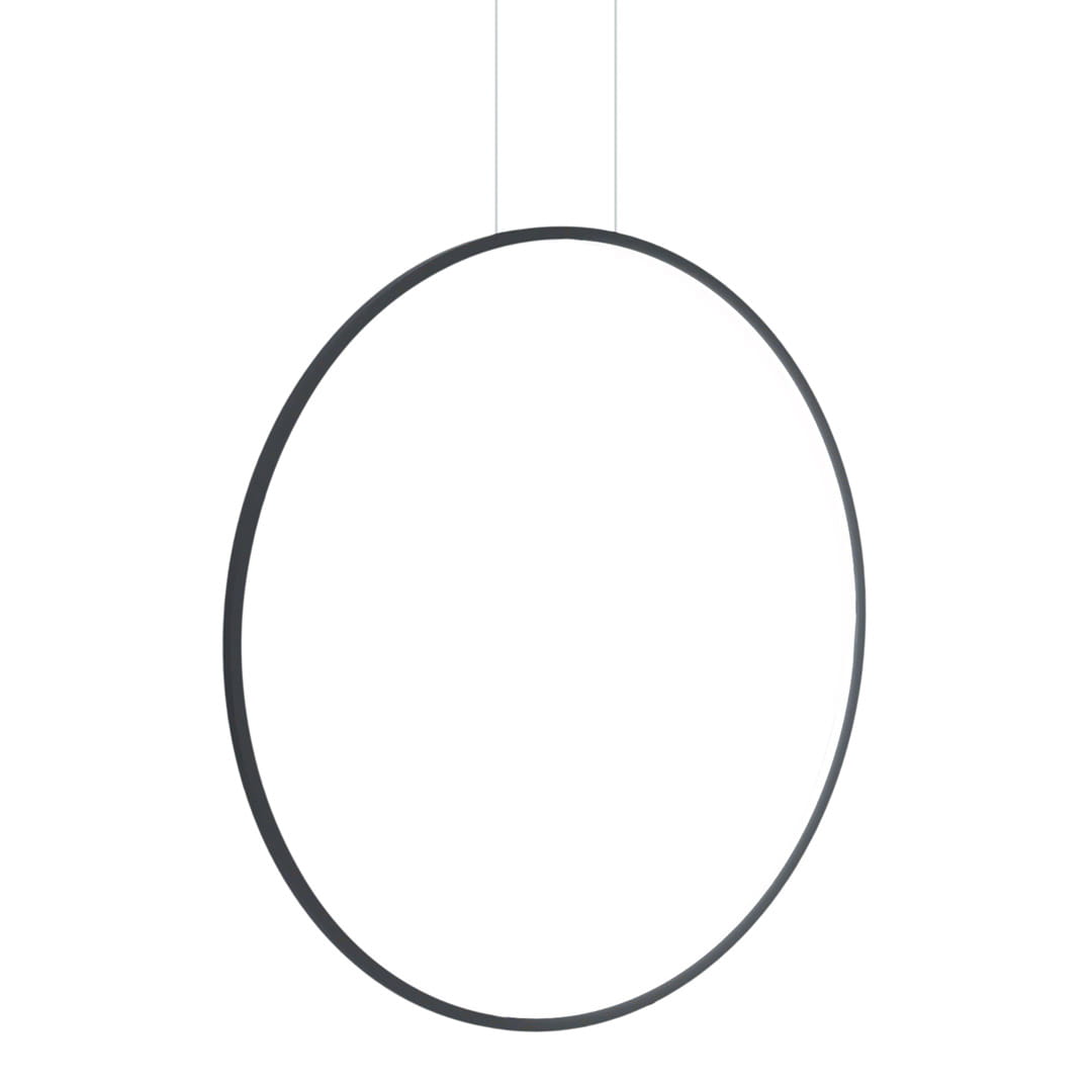 Czarna lampa wisząca Saturno D80 o okrągłym kształcie, zawieszona na cienkich linkach. Wbudowane źródło światła LED o mocy 46W, z klasą szczelności IP44, idealna do wnętrz i na zewnątrz.