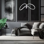 Lampa wisząca Tesoro LED 1-punktowa w chromie, o nowoczesnym, minimalistycznym kształcie, zawieszona nad kanapą w stylowym wnętrzu. W tle czarne ściany z grafikami, zielona roślina oraz eleganckie meble.