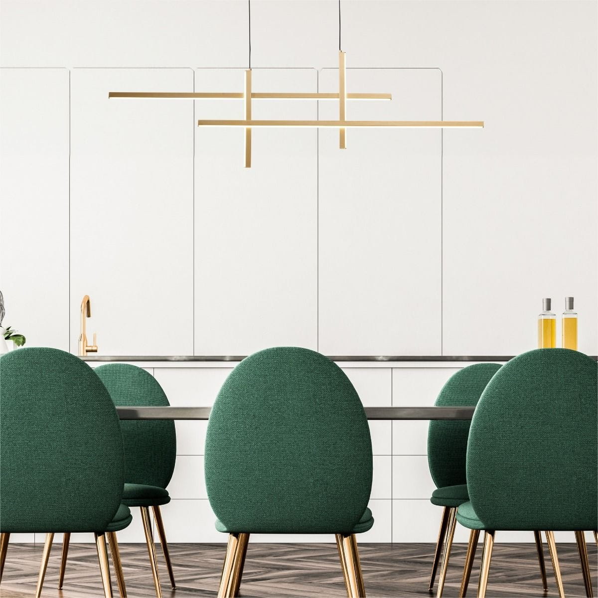 Lampa wisząca Edge 4xLED/42W w kolorze czarnym i złotym, zawieszona nad stołem w nowoczesnej kuchni. Kąt ujęcia z boku, ukazujący minimalistyczny design i prostokątne elementy świetlne. W tle zielone krzesła z metalowymi nogami.