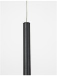Lampa wisząca Buga w kolorze czarnym, wykonana z metalu, z cienką, okrągłą oprawą. Produkt zawiera jedno źródło światła LED o mocy 5W, zawieszony na sznurku. Ujęcie z góry, pokazujące detale konstrukcji. Tło białe, minimalistyczne.