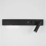 Czarny kinkiet Zarate P z gniazdem USB, wyposażony w dwa źródła LED o mocy 8W. Produkt ma prostokątną podstawę i regulowane ramię z okrągłą głowicą, umieszczony na jasnym tle. Dwa przyciski na obudowie do włączania i wyłączania.